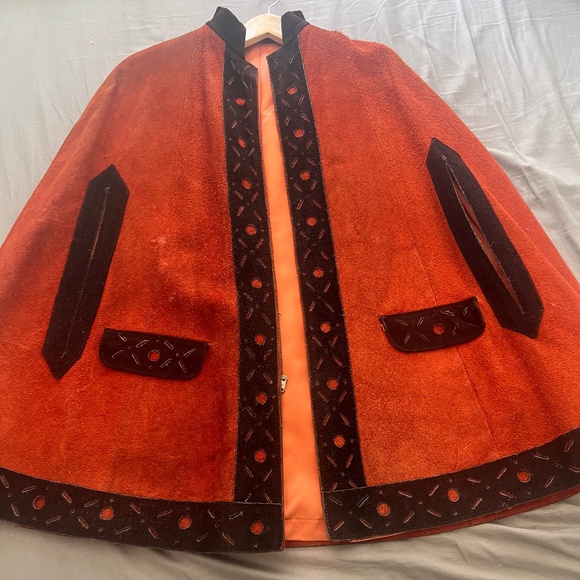 Vintage Tan Suede Cape – Lined – Zip Front – OS - Picture 2 of 9